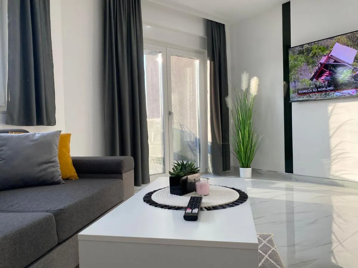 Queen Apartments Vir